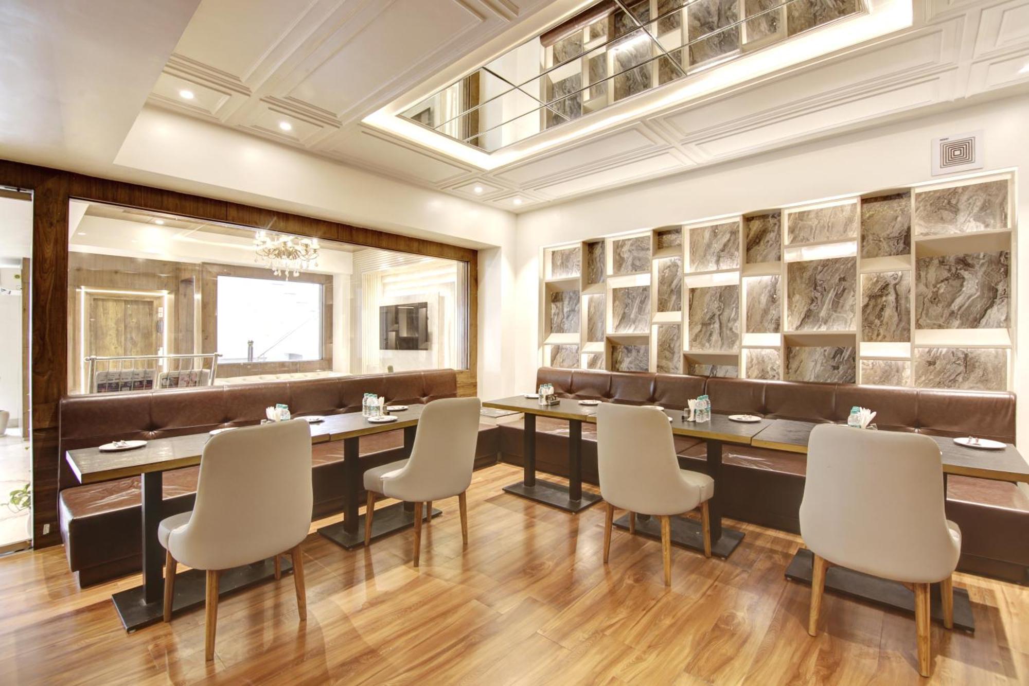 Marks Hotel & Banquet Noida Exteriör bild