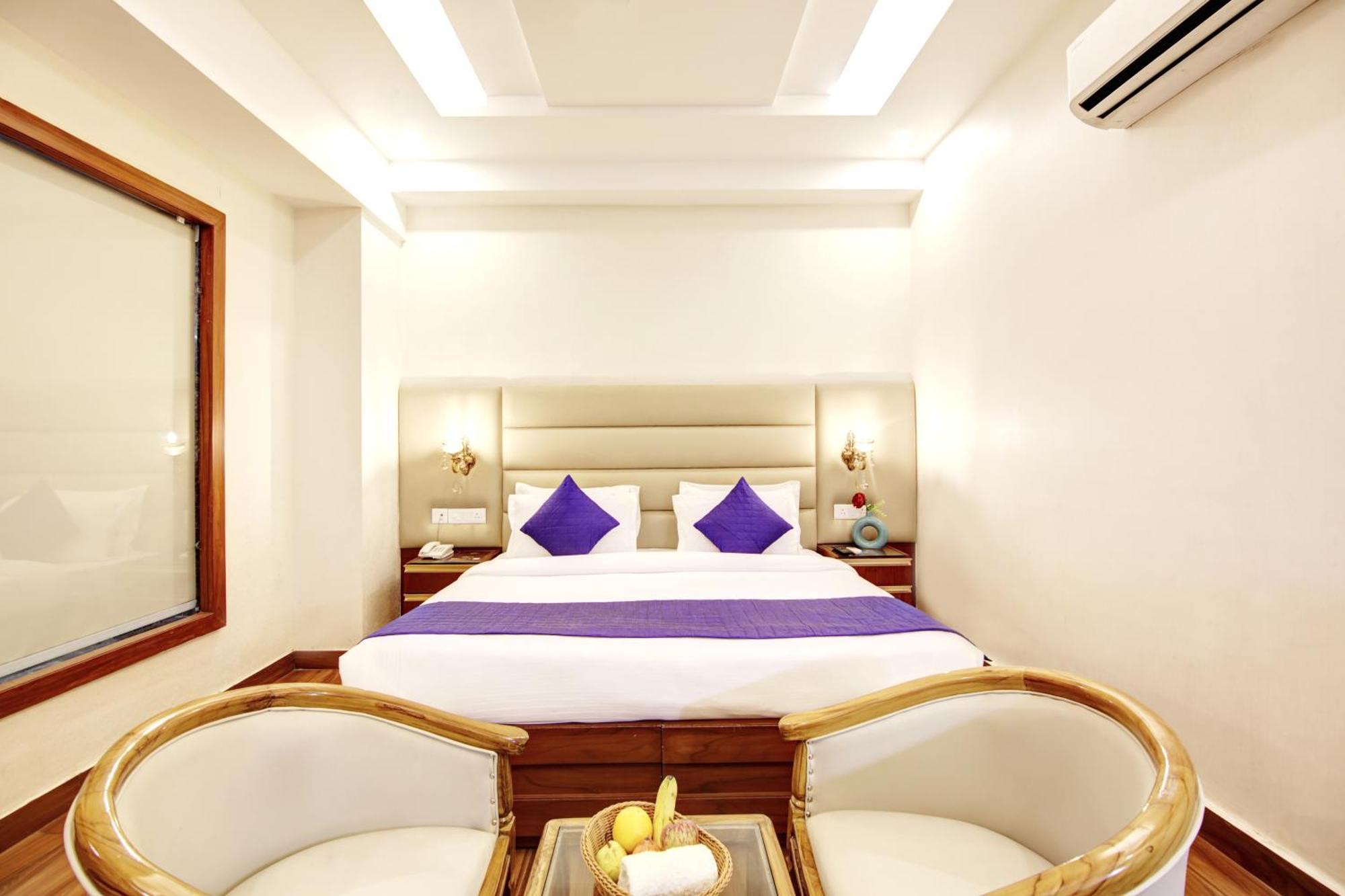 Marks Hotel & Banquet Noida Exteriör bild
