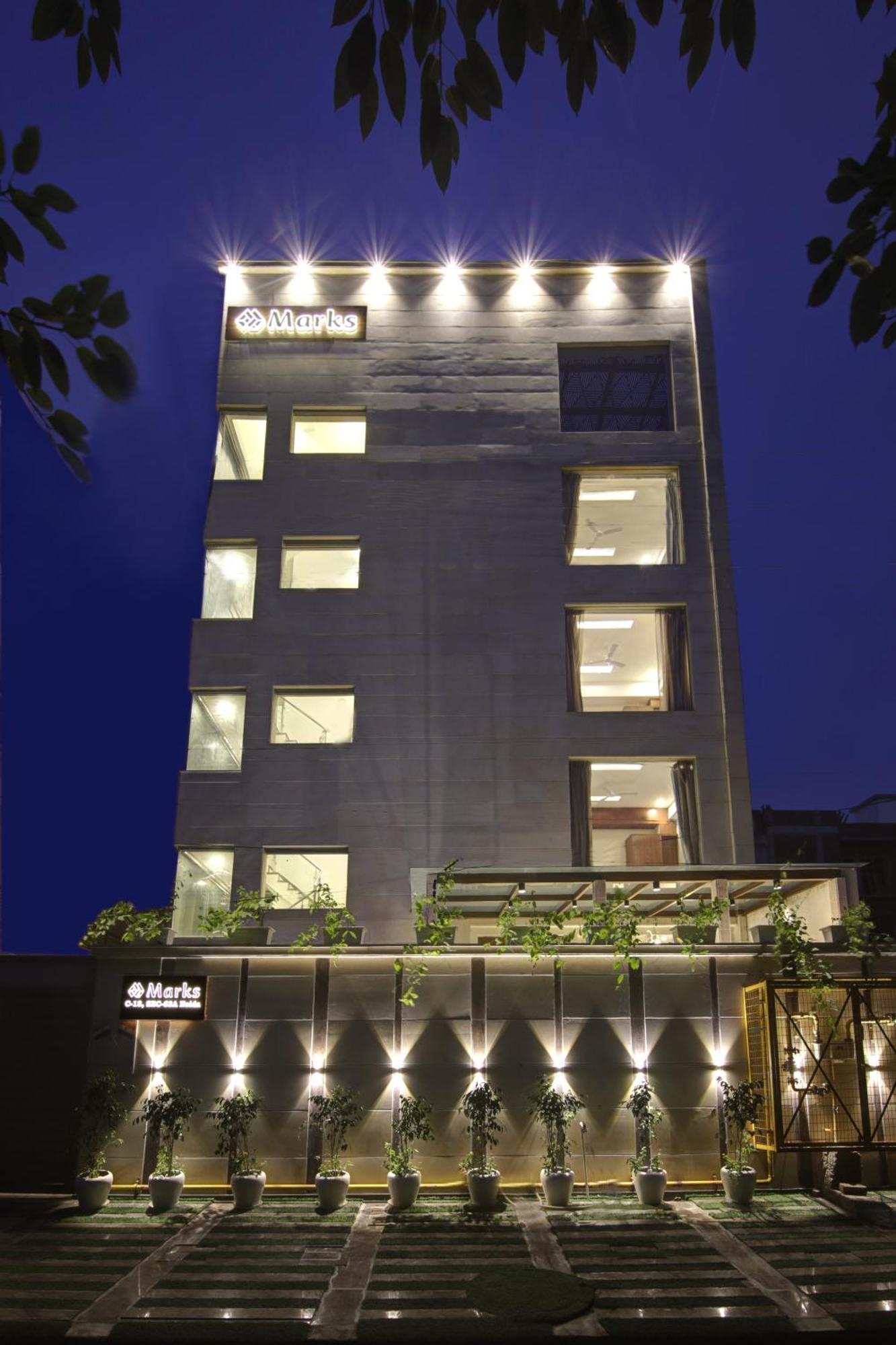 Marks Hotel & Banquet Noida Exteriör bild