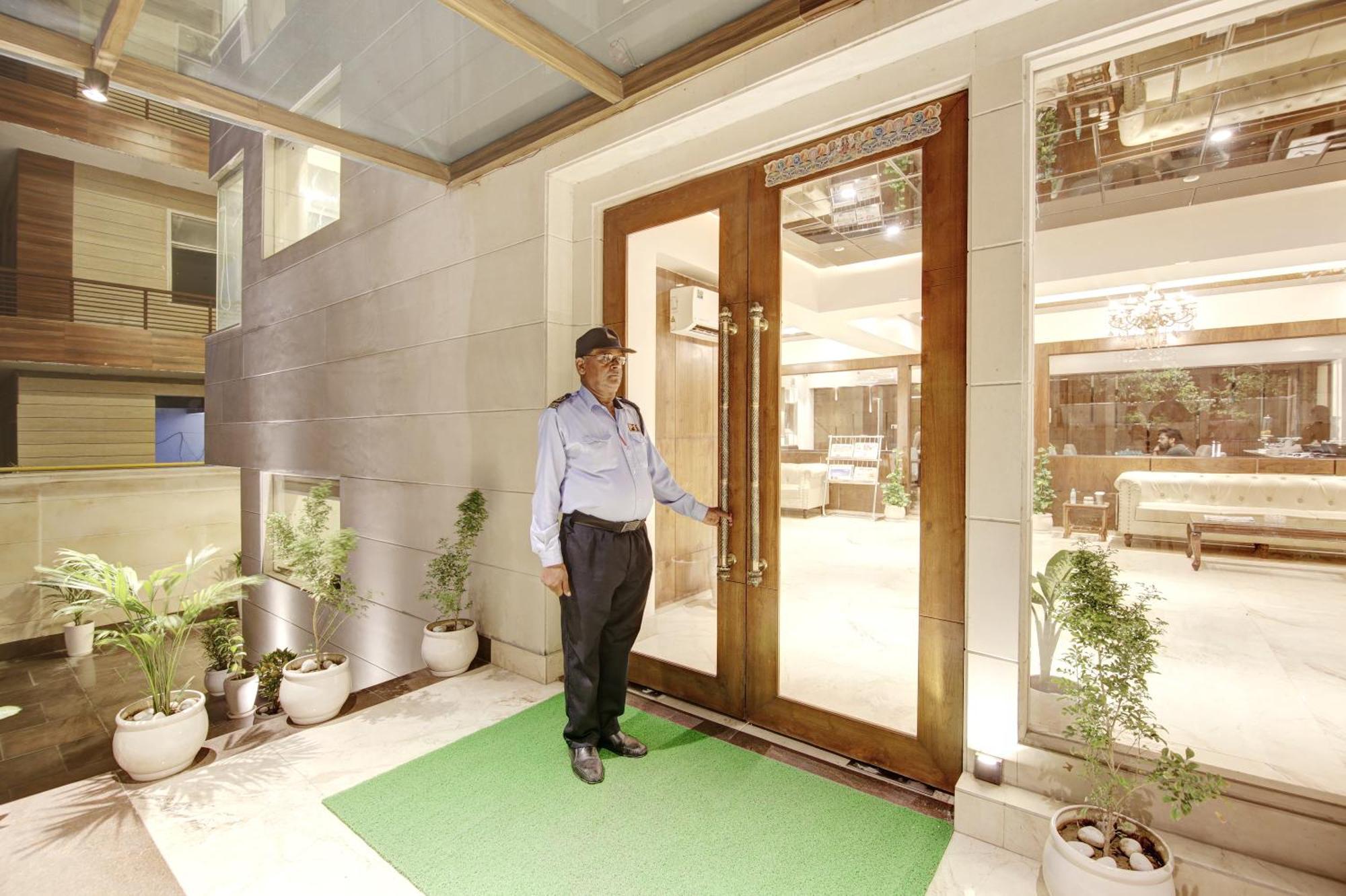 Marks Hotel & Banquet Noida Exteriör bild
