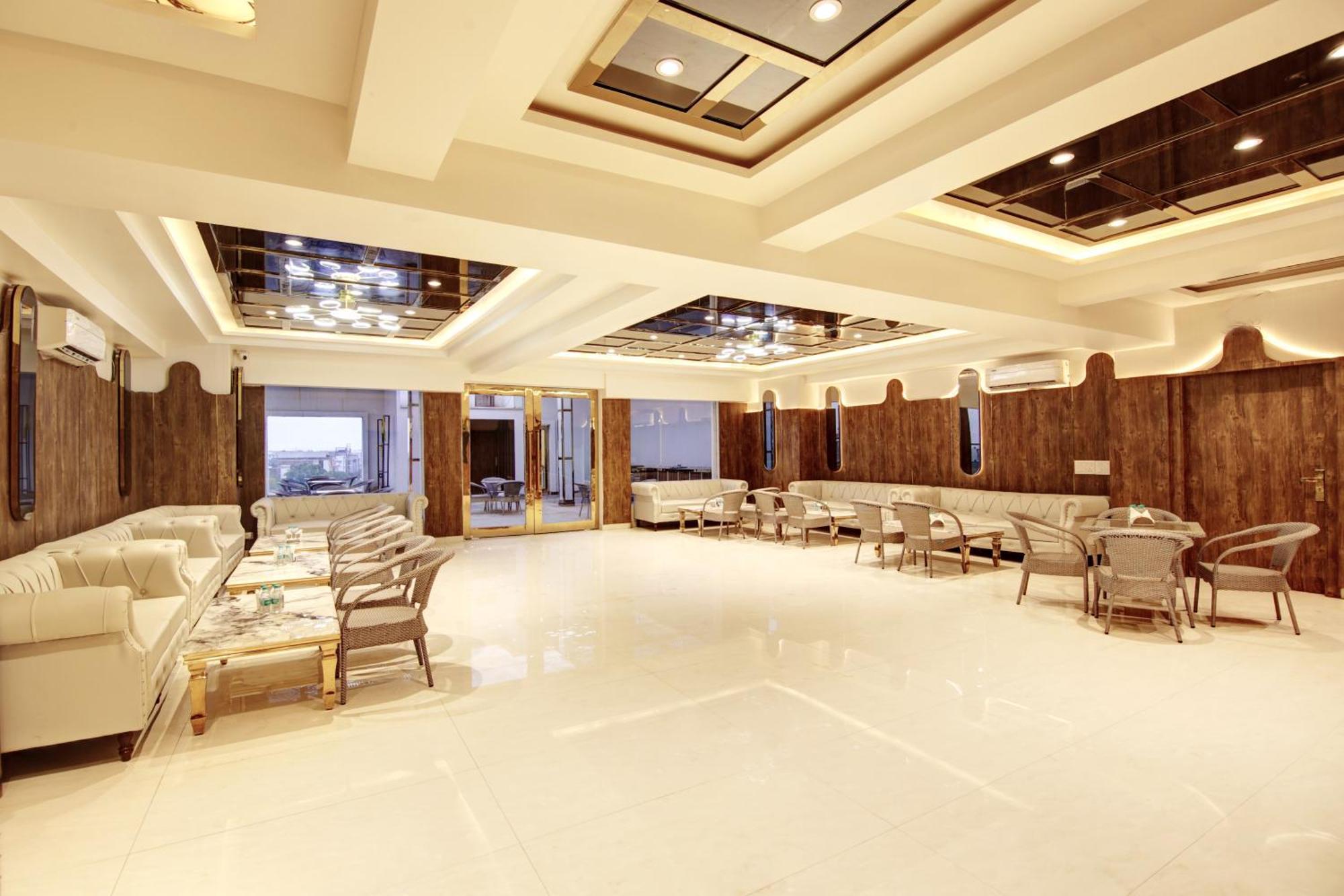 Marks Hotel & Banquet Noida Exteriör bild