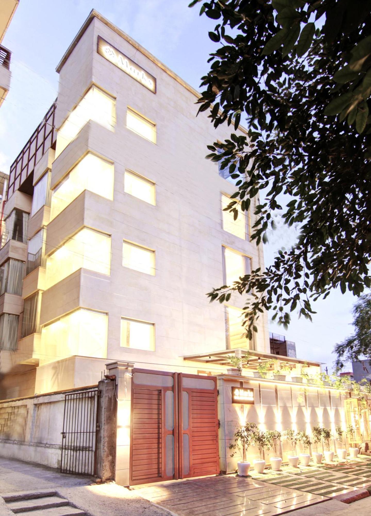 Marks Hotel & Banquet Noida Exteriör bild