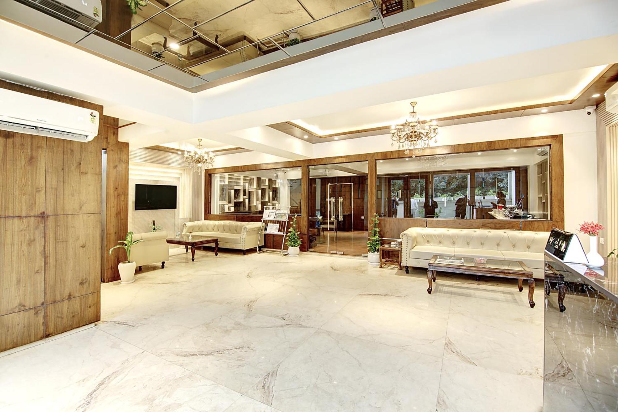 Marks Hotel & Banquet Noida Exteriör bild