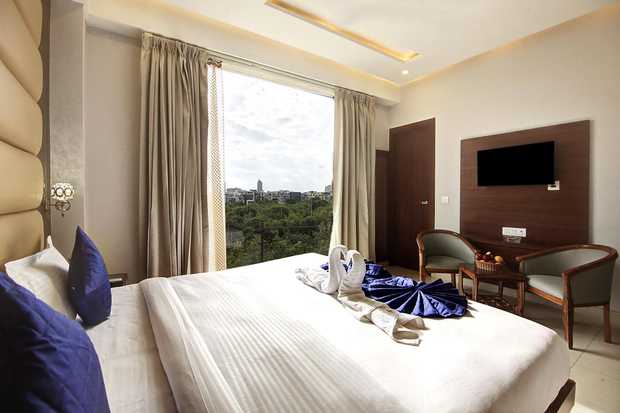 Marks Hotel & Banquet Noida Exteriör bild