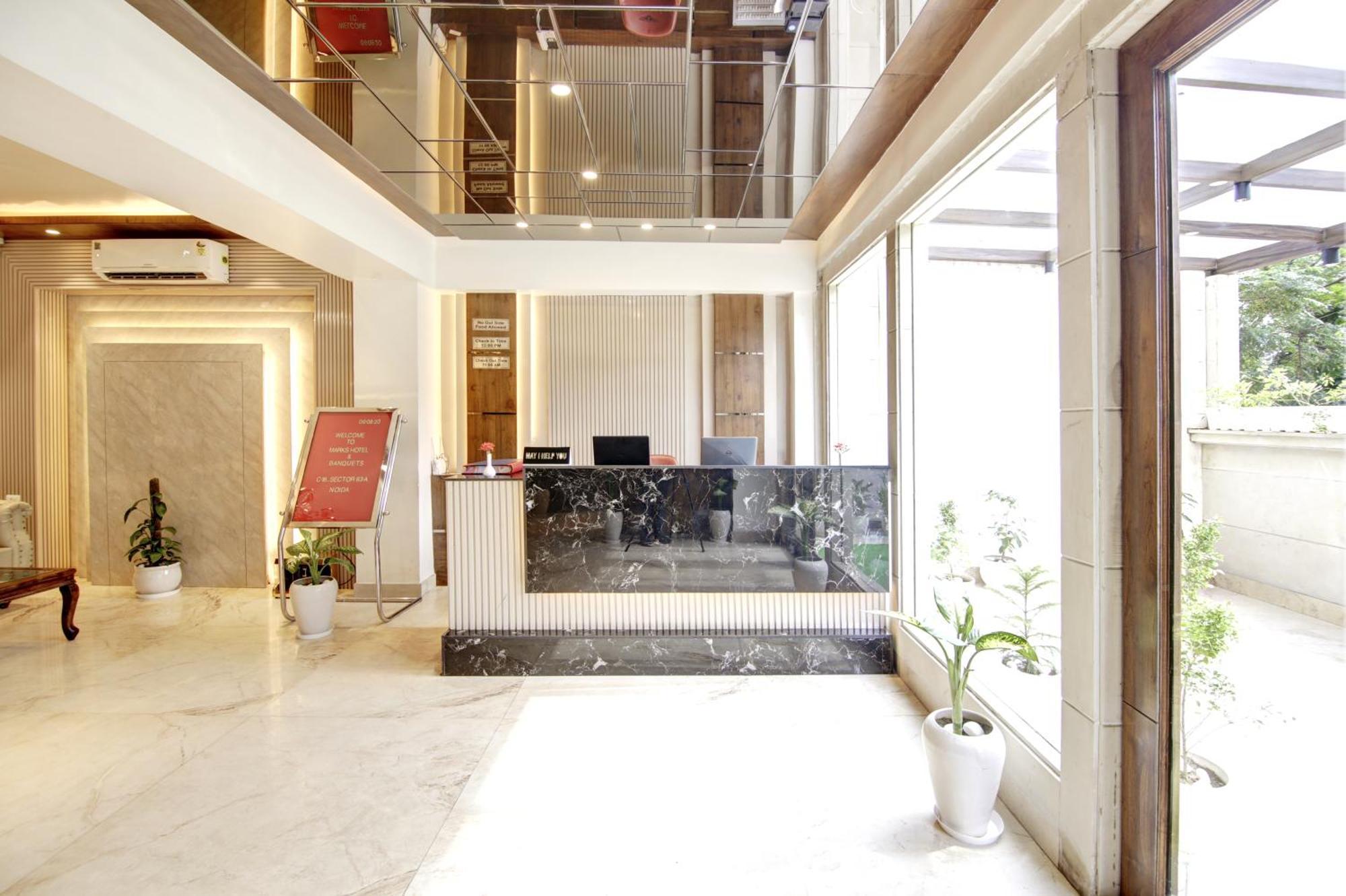 Marks Hotel & Banquet Noida Exteriör bild