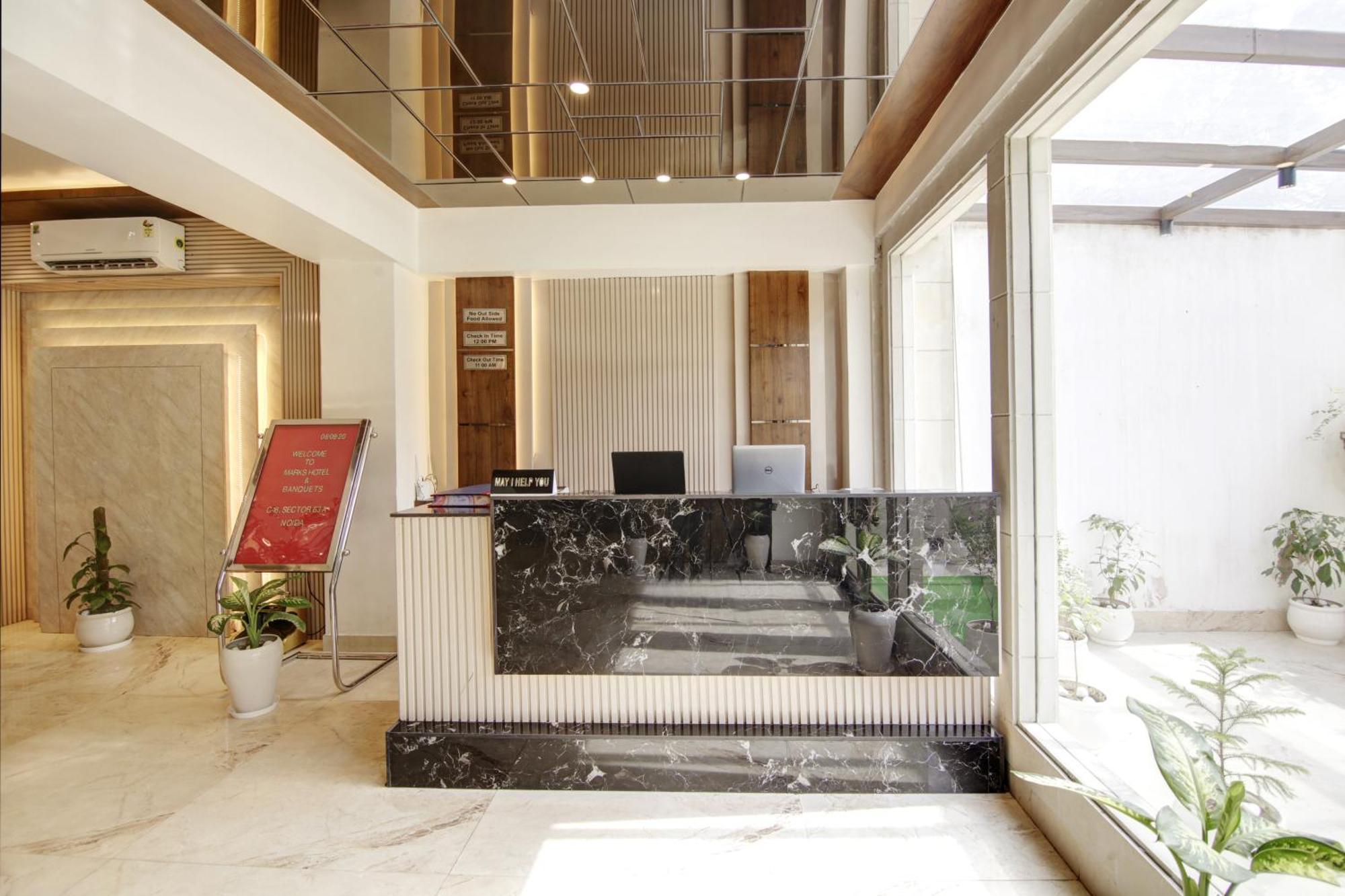 Marks Hotel & Banquet Noida Exteriör bild